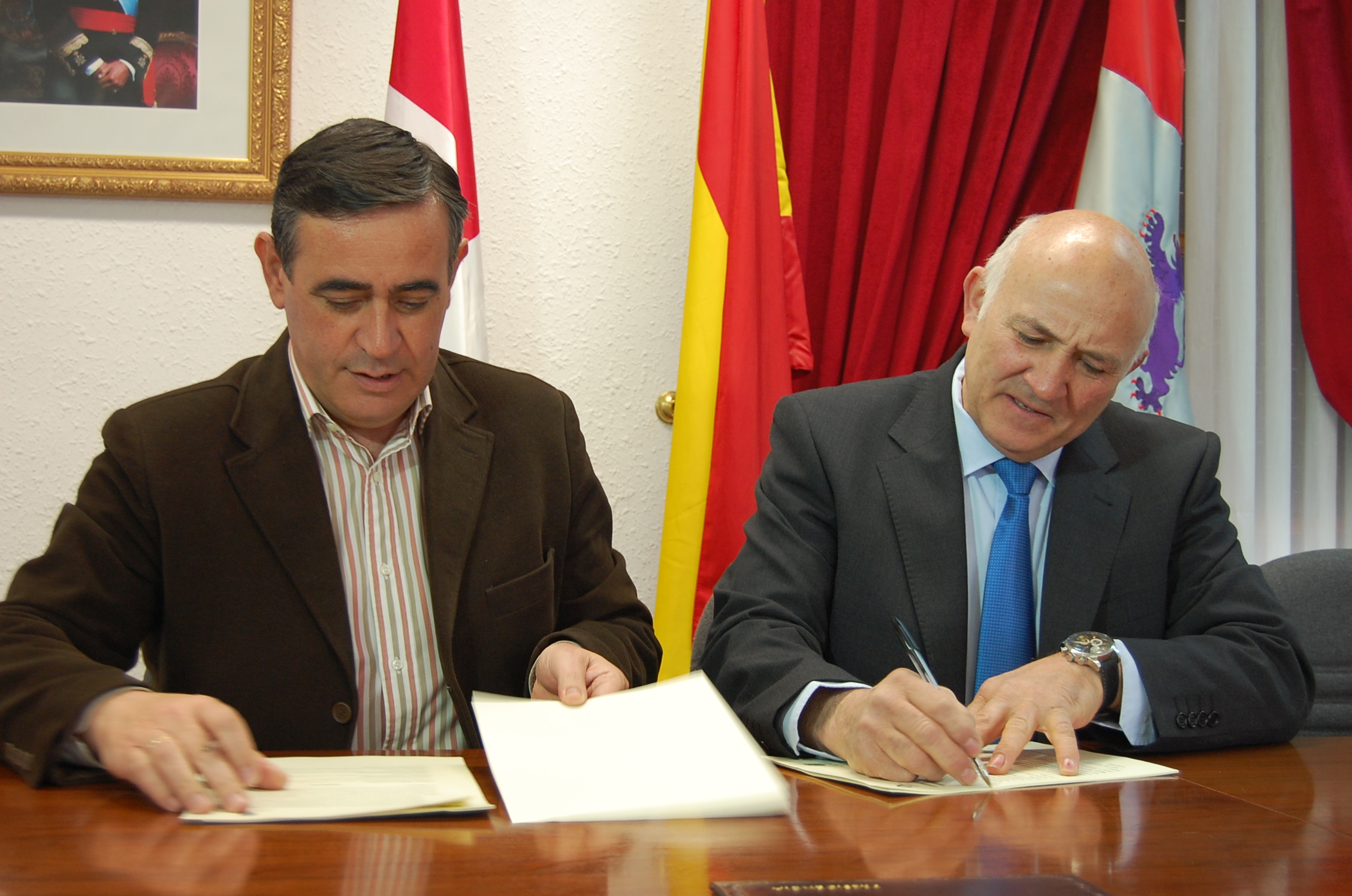 EL PRESIDENTE DE LA DIPUTACION VISITA EL PARQUE CRETÁCICO DE AVENTURAS EN SAN PEDRO MANRIQUE CON UNA INVERSIÓN DE 141.509 EUROS DENTRO DEL PLAN DE CONVERGENCIA 